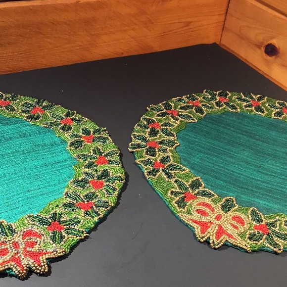 Vtg. 2 Christmas Green Satin & Glass Beads Linen Table Toppers - Picture 5 of 16